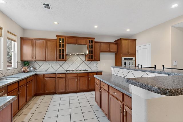 8305 Mesa Top Road NW, Albuquerque, NM 87120