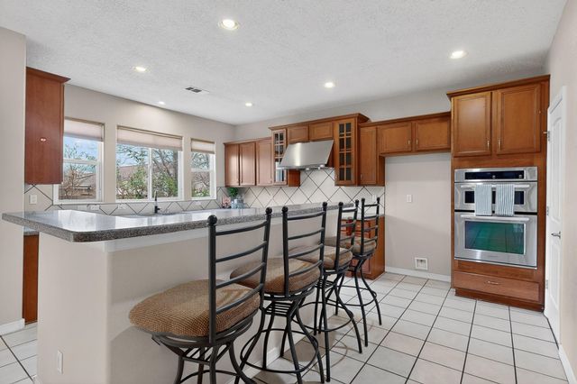 8305 Mesa Top Road NW, Albuquerque, NM 87120