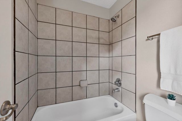 8305 Mesa Top Road NW, Albuquerque, NM 87120