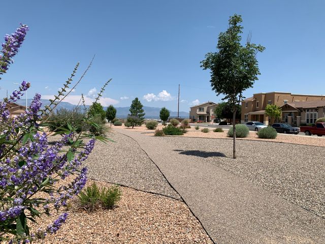 8305 Mesa Top Road NW, Albuquerque, NM 87120