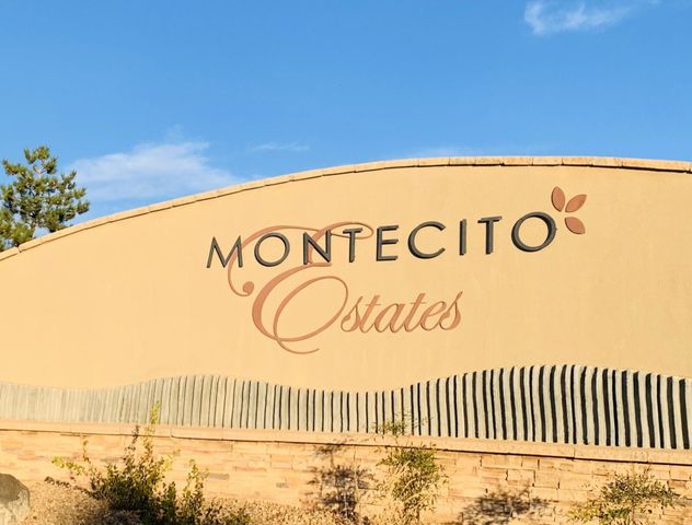 8305 Mesa Top Road NW, Albuquerque, NM 87120