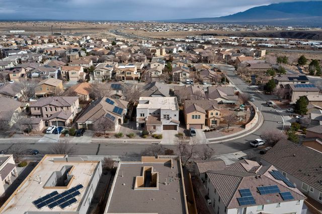 8305 Mesa Top Road NW, Albuquerque, NM 87120