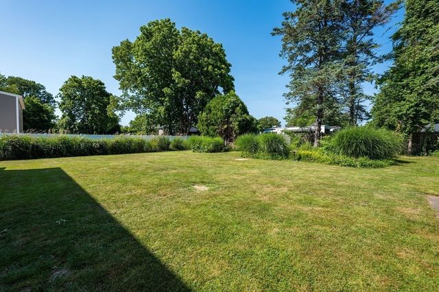 33 Terry Dr, Dartmouth, MA 02748