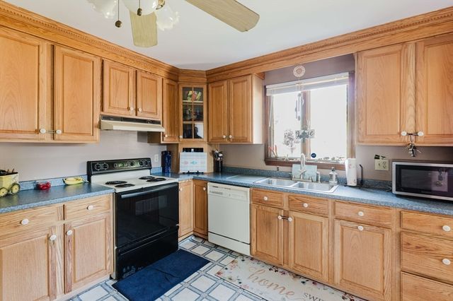 33 Terry Dr, Dartmouth, MA 02748