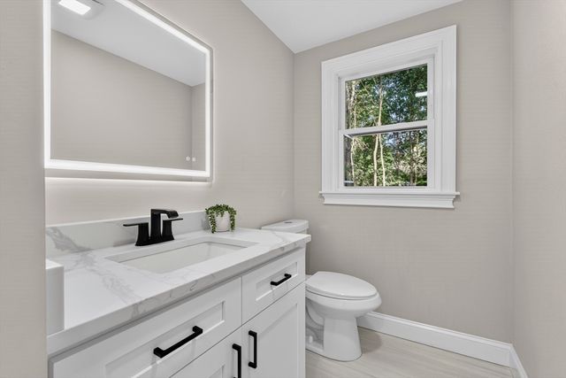 14 Travis Dr, Framingham, MA 01702