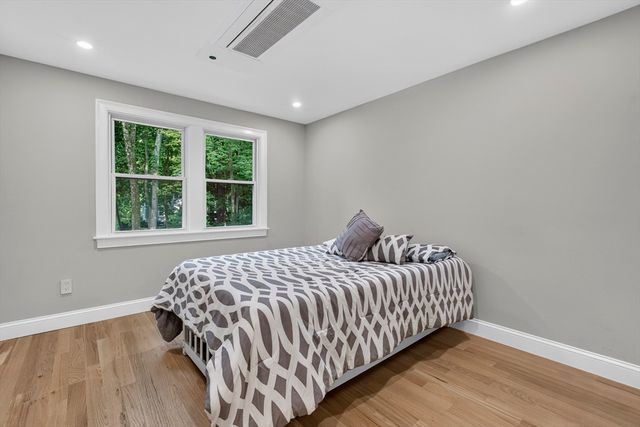 14 Travis Dr, Framingham, MA 01702