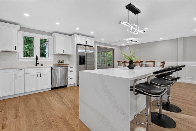 14 Travis Dr, Framingham, MA 01702