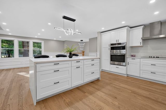 14 Travis Dr, Framingham, MA 01702