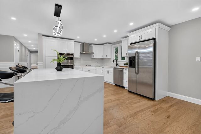 14 Travis Dr, Framingham, MA 01702