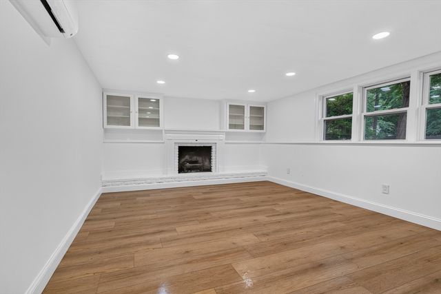 14 Travis Dr, Framingham, MA 01702