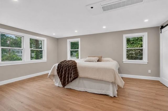 14 Travis Dr, Framingham, MA 01702
