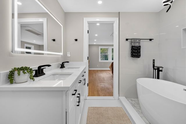14 Travis Dr, Framingham, MA 01702
