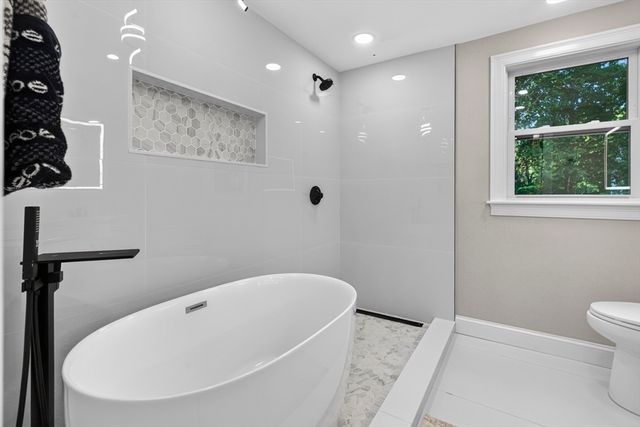 14 Travis Dr, Framingham, MA 01702