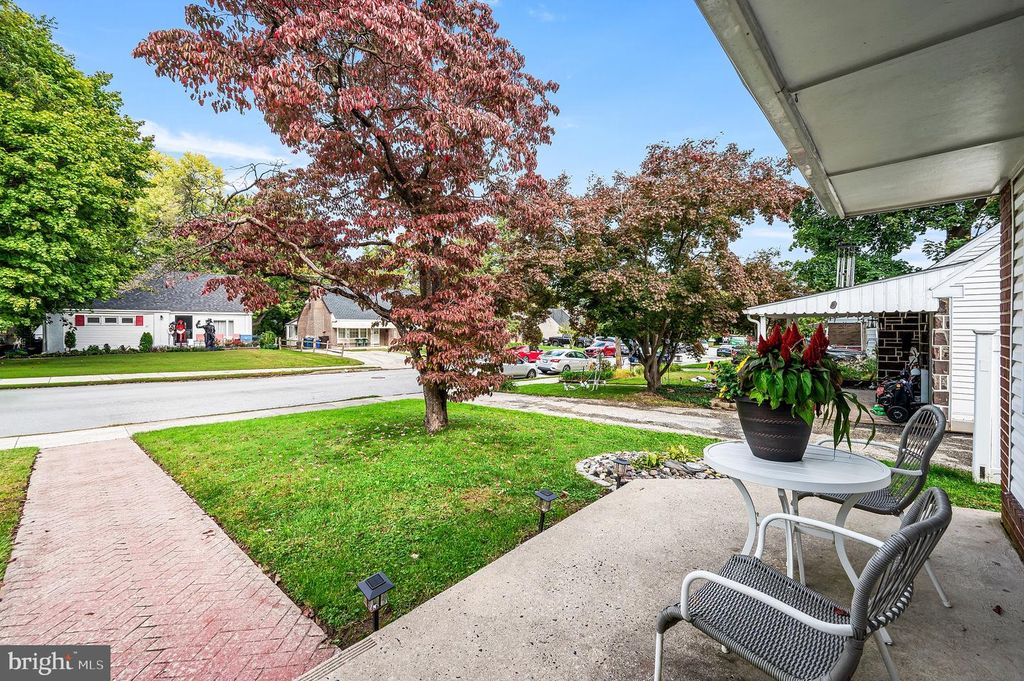 26 LYNN DR, WEST NORRITON, PA 19403 — photo 2