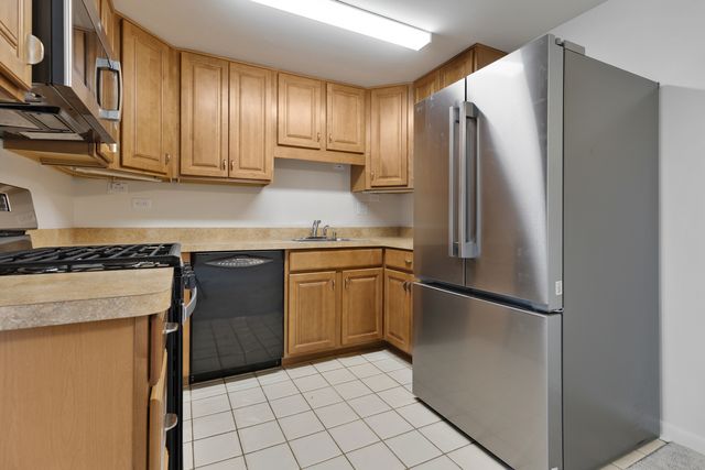 117 Cotuit Court, Schaumburg, IL 60193