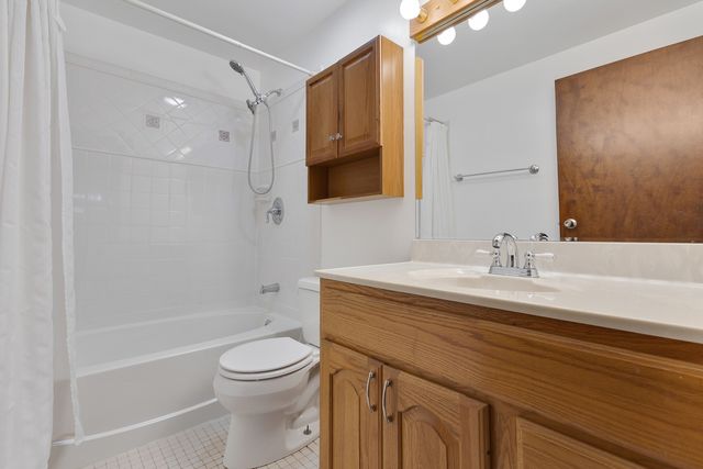 117 Cotuit Court, Schaumburg, IL 60193