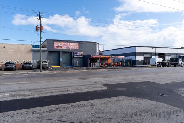 3595 NW 54th St, Hialeah, FL 33142