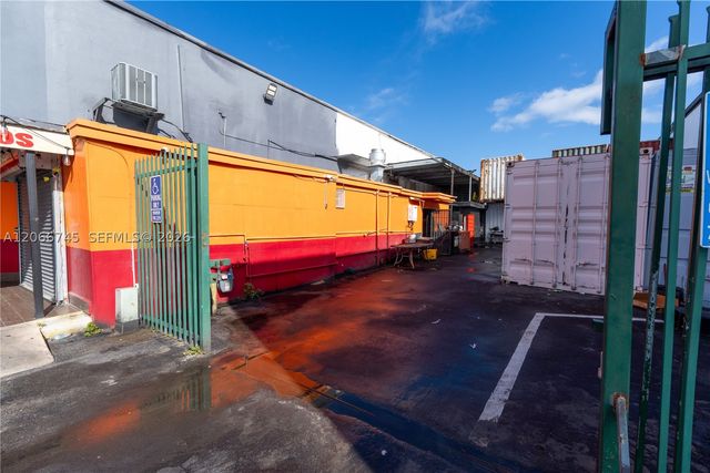 3595 NW 54th St, Hialeah, FL 33142