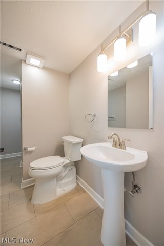 522 Catlin Drive, Richmond Heights, OH 44143