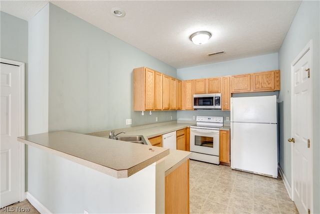 4325 Greenway Trail Street NW, Massillon, OH 44647