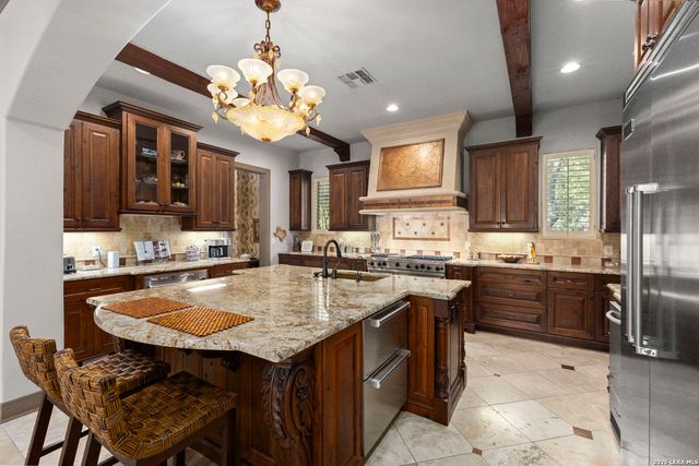 2 Belcourt Pl, San Antonio, TX 78257