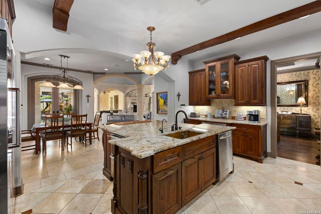 2 Belcourt Pl, San Antonio, TX 78257