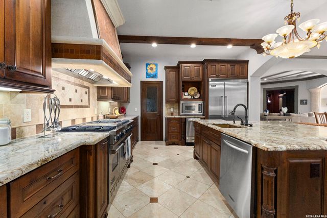 2 Belcourt Pl, San Antonio, TX 78257