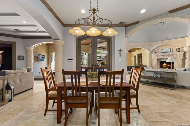 2 Belcourt Pl, San Antonio, TX 78257