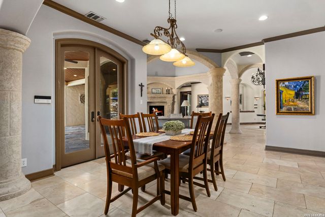 2 Belcourt Pl, San Antonio, TX 78257