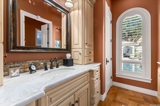 2 Belcourt Pl, San Antonio, TX 78257
