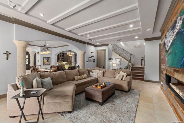 2 Belcourt Pl, San Antonio, TX 78257