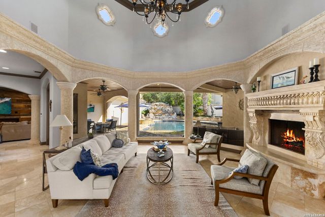 2 Belcourt Pl, San Antonio, TX 78257