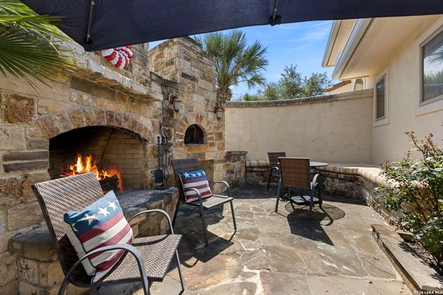 2 Belcourt Pl, San Antonio, TX 78257