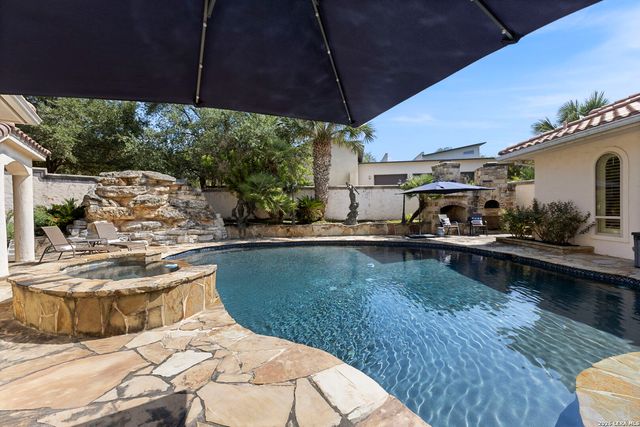 2 Belcourt Pl, San Antonio, TX 78257