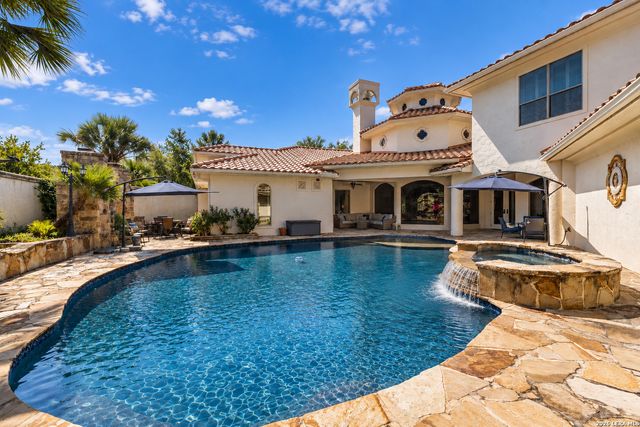 2 Belcourt Pl, San Antonio, TX 78257