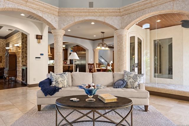 2 Belcourt Pl, San Antonio, TX 78257