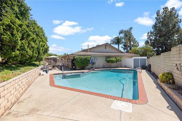 2324 Dana Ct, Claremont, CA 91711
