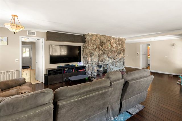 2324 Dana Ct, Claremont, CA 91711