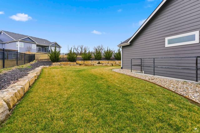 8849 Moonbug Lane, Manhattan, KS 66502