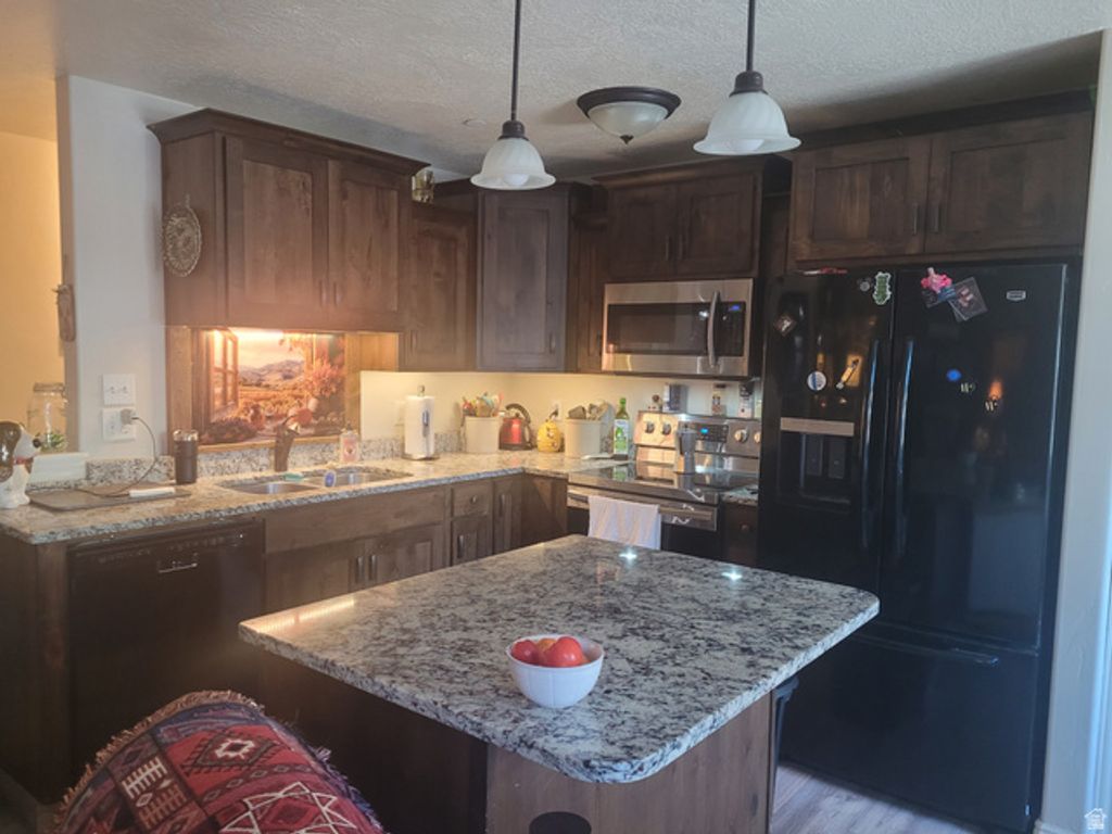 917 S MAIN ST #D, Layton, UT 84041 — photo 4