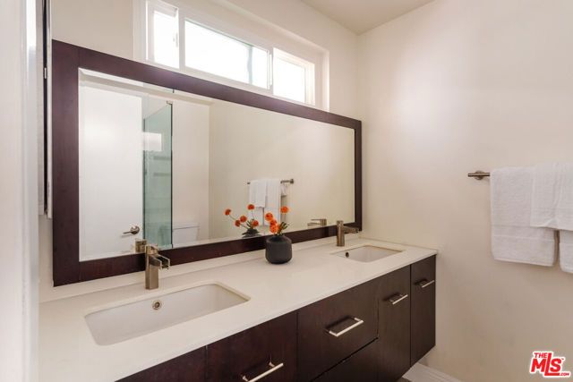 1121 N Olive Drive 210, West Hollywood, CA 90069