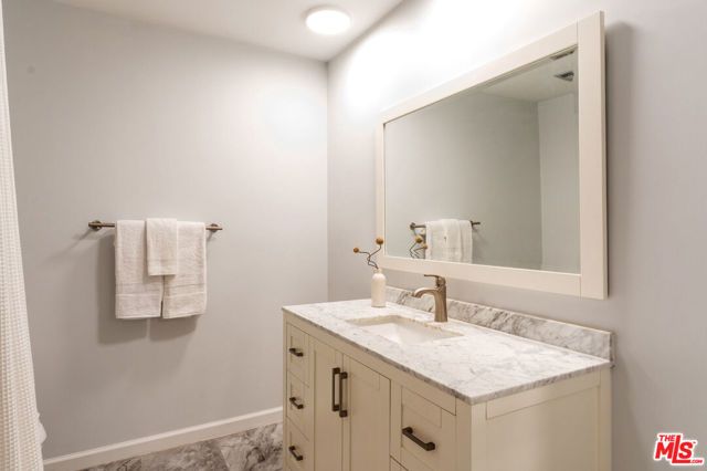 1121 N Olive Drive 210, West Hollywood, CA 90069