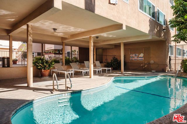 1121 N Olive Drive 210, West Hollywood, CA 90069