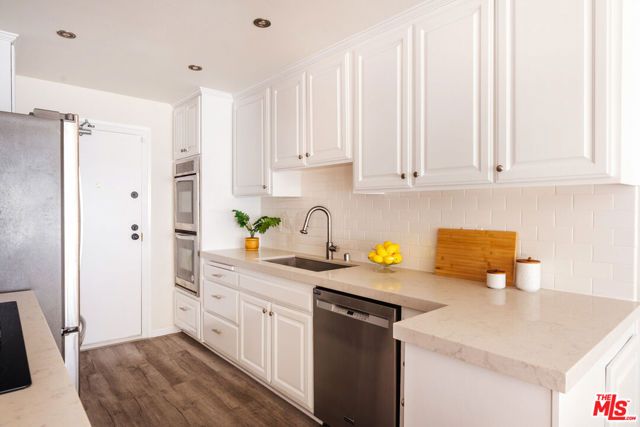 1121 N Olive Drive 210, West Hollywood, CA 90069