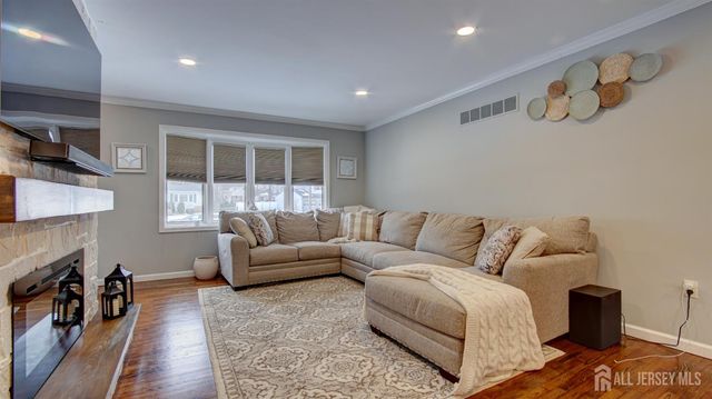 31 Wolfpack Road, Hamilton, NJ 08619