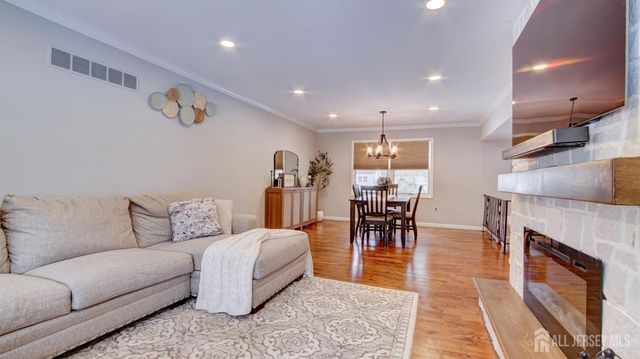 31 Wolfpack Road, Hamilton, NJ 08619