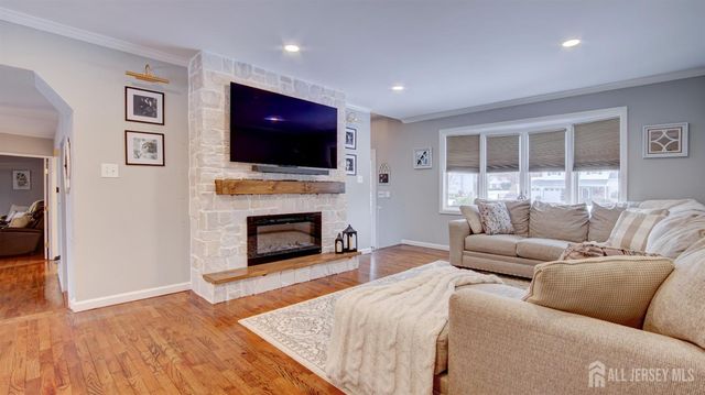 31 Wolfpack Road, Hamilton, NJ 08619