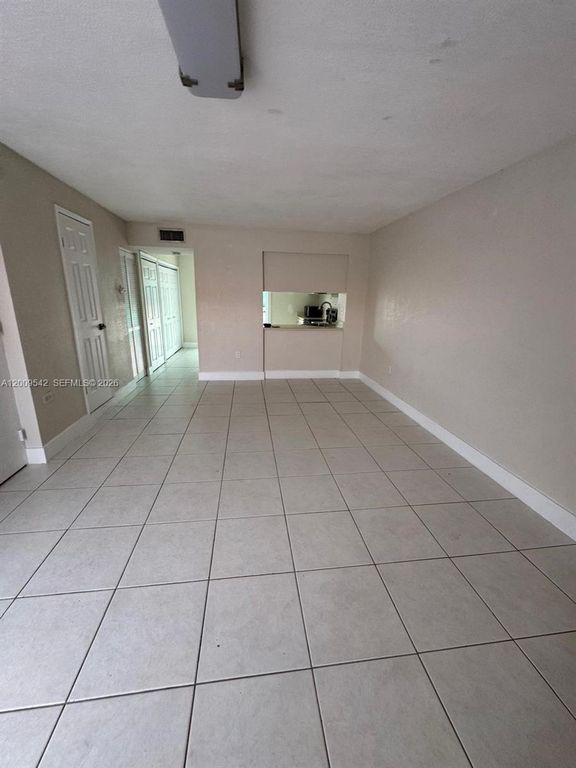 2186 W 60th St 20208, Hialeah, FL 33016