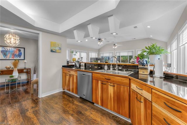 3832 Honeytree LN, Virginia Beach, VA 23452