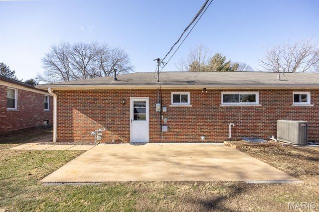 328 W Park Drive, Belleville, IL 62226